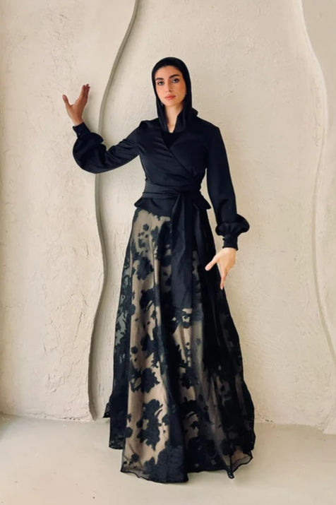 High-Neck Silhouette Maxi Gown-Gold&Black