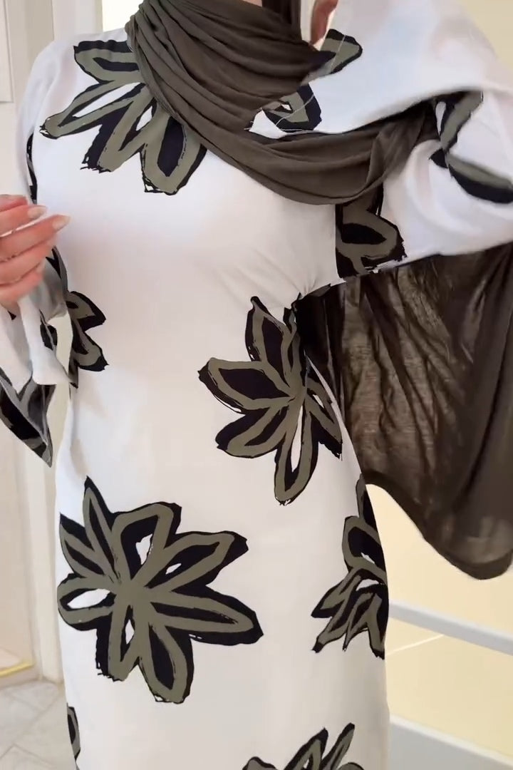 Lila Bold Floral Straight Cut Maxi-Black