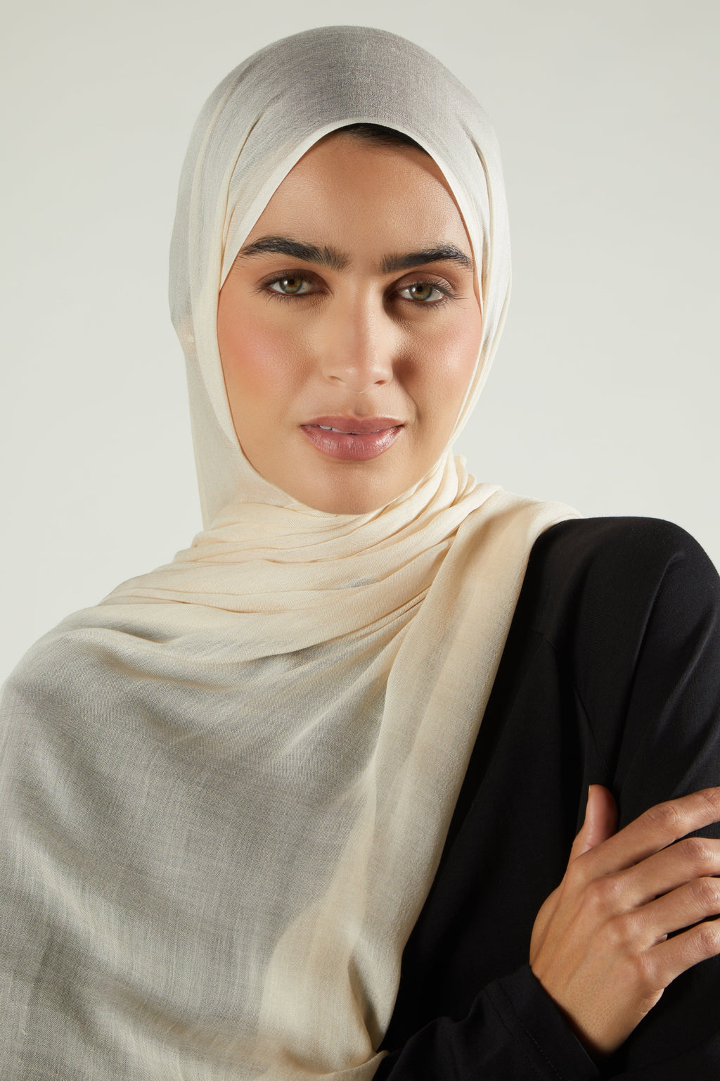 حجاب مودال فاخر من حليب اللوز