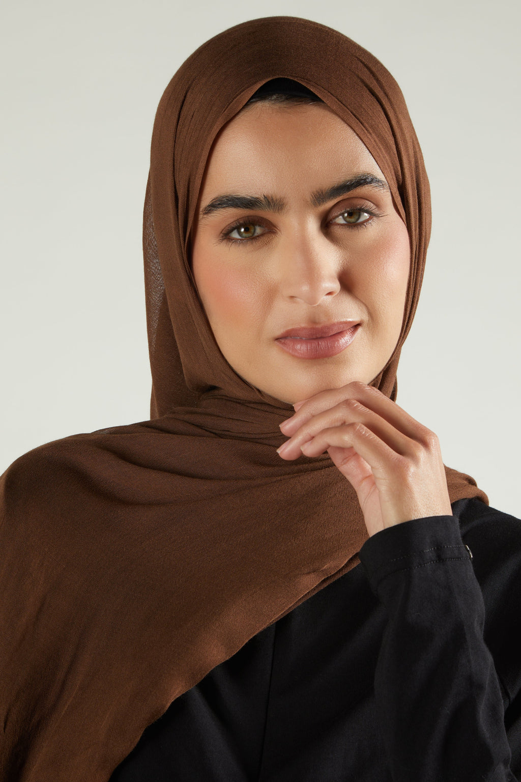حجاب مودال فاخر بلون الكستناء