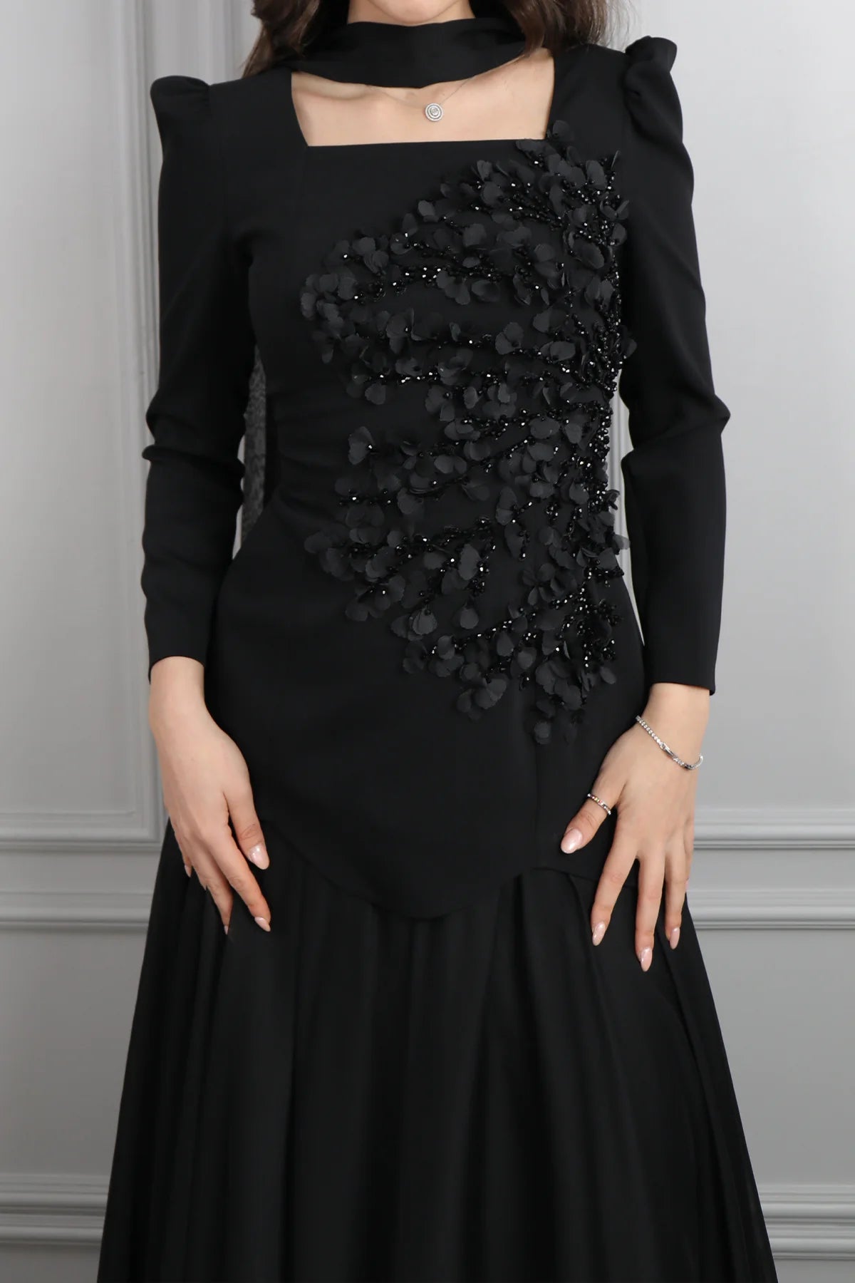 Elif Choker 3D Floral Peplum Maxi Dress-Black