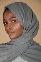 حجاب من الكريب الرمادي