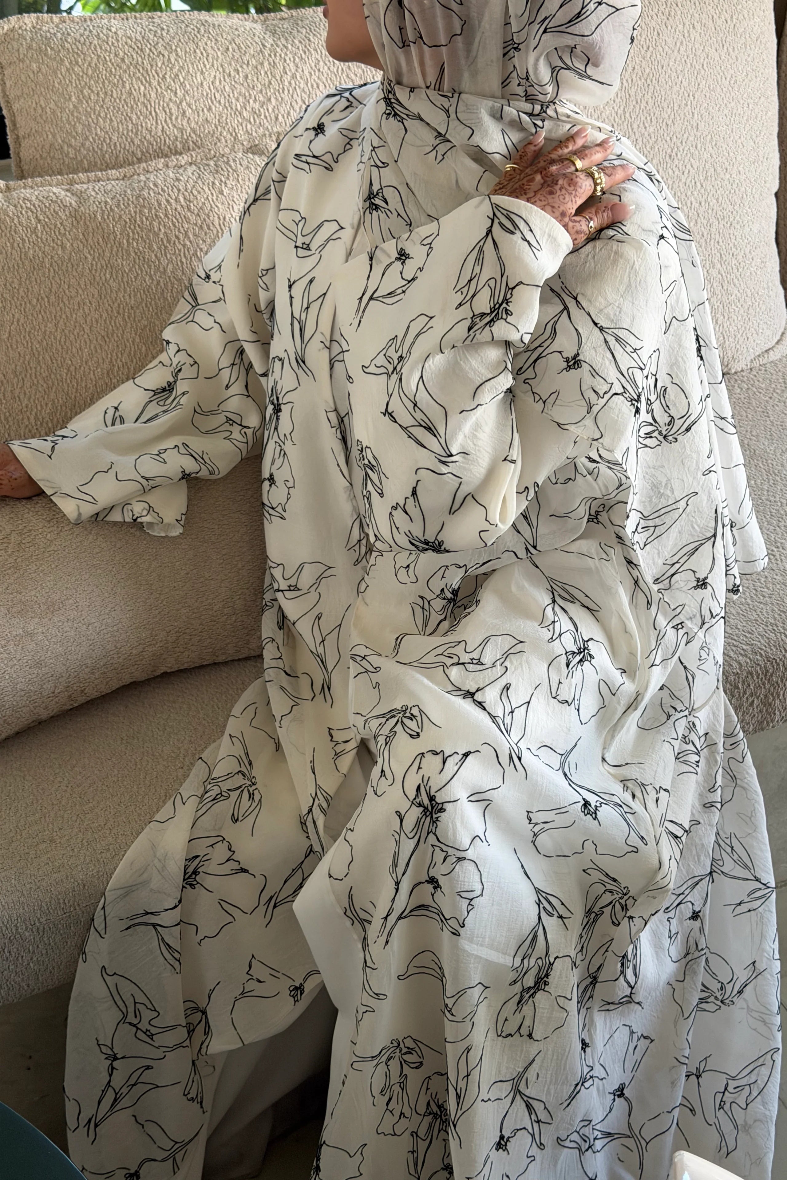 Line Art Floral Print Open Abaya & Matching Hijab Two-Piece Set