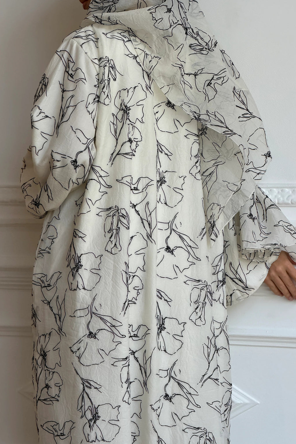 Line Art Floral Print Open Abaya & Matching Hijab Two-Piece Set