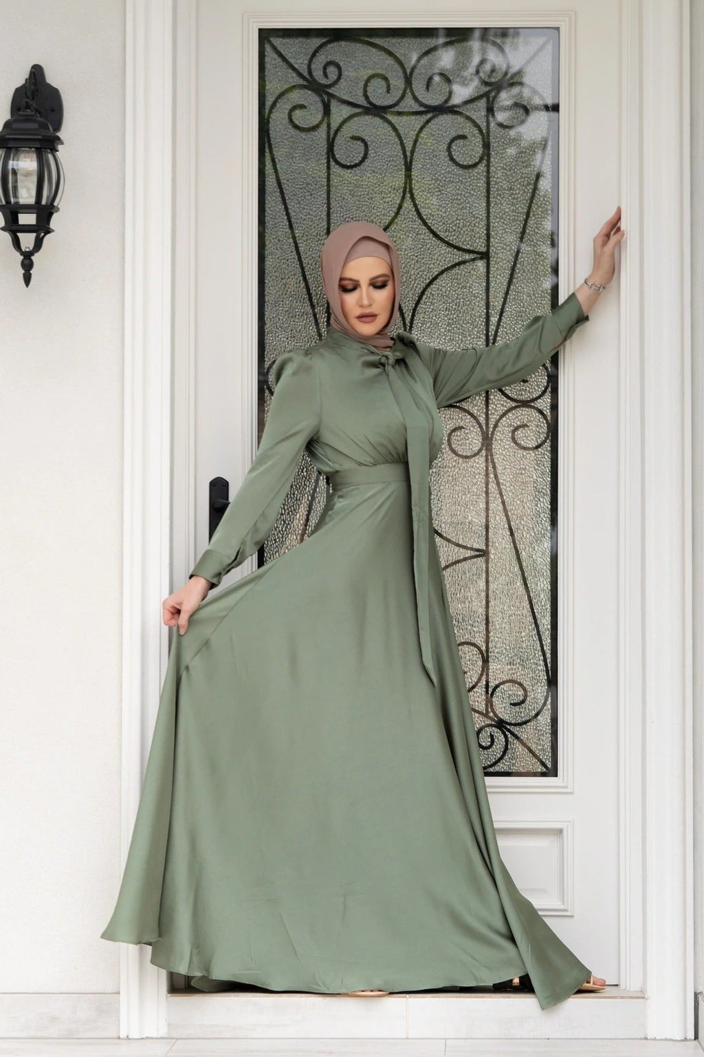 عباية ساتان واسعة بلمعة - أخضر