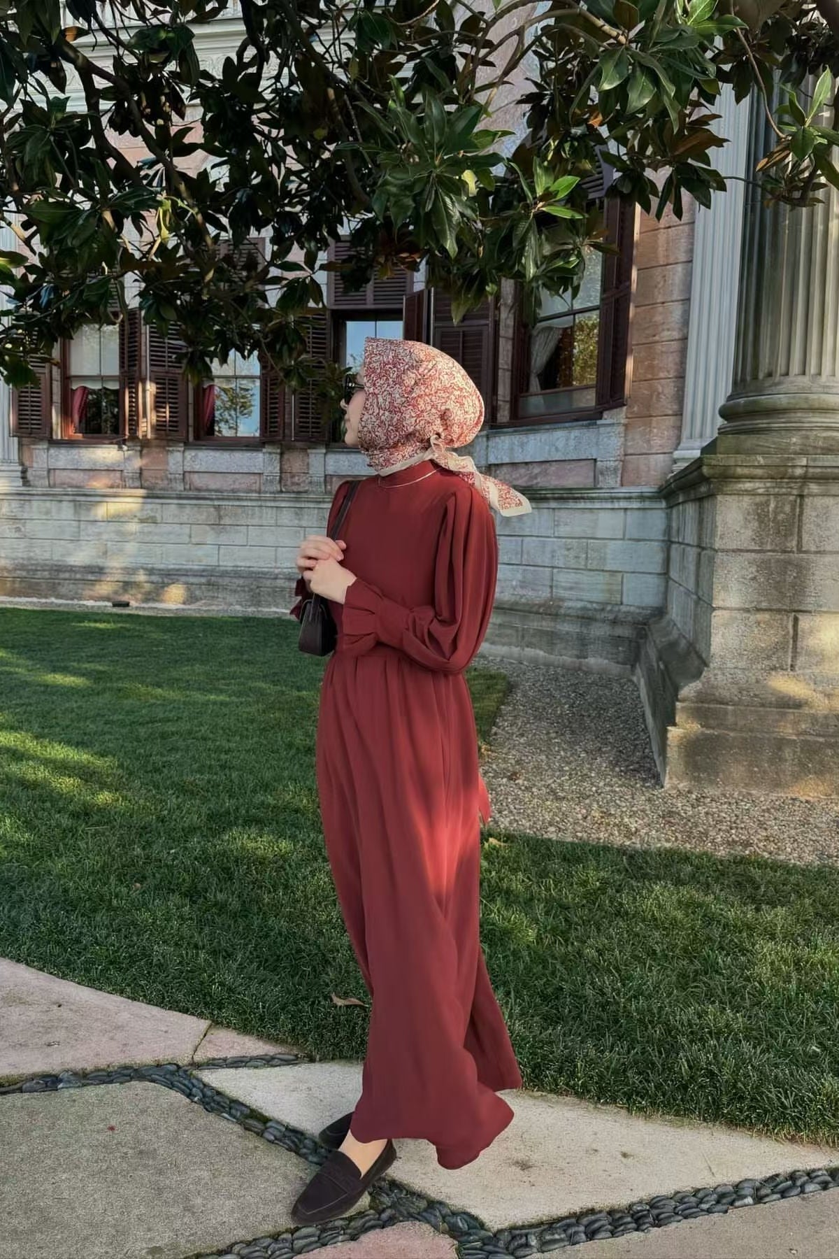 Elegant Slim-Fit Cinched Waist Maxi Abaya Dress-Red