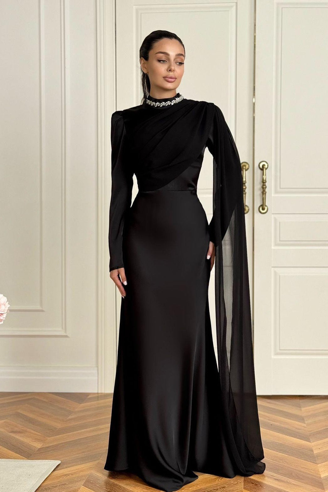 Slim-Fit Long Sleeve Luxury Evening Maxi Dress-Black
