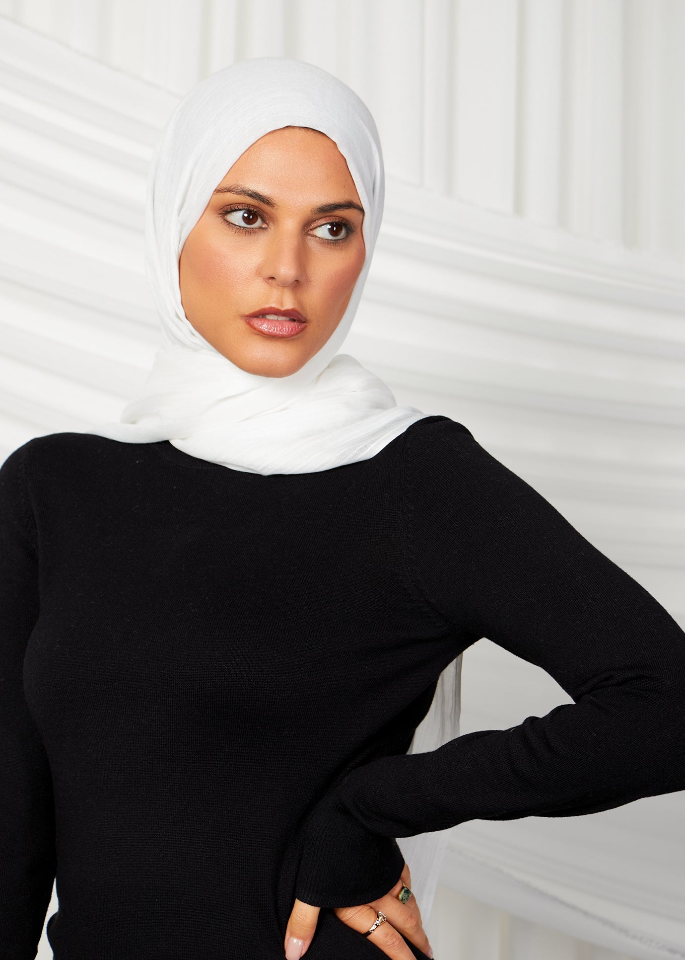 حجاب من الصوف المودال الأبيض الفاتح