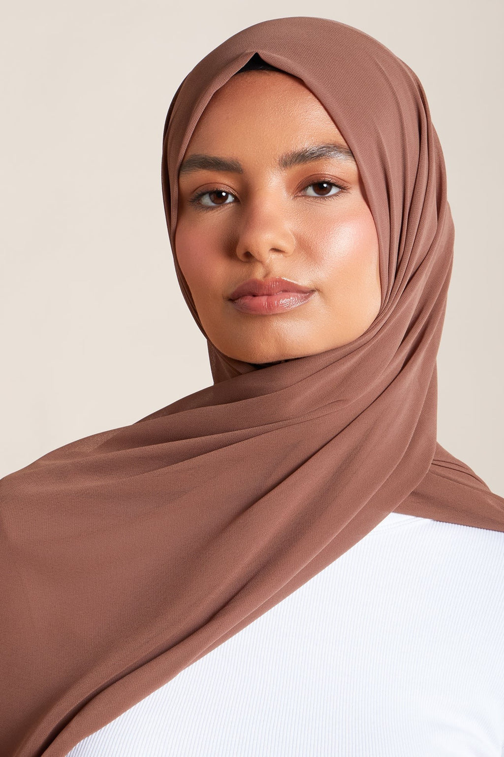 حجاب من الكريب بلون البيوتر