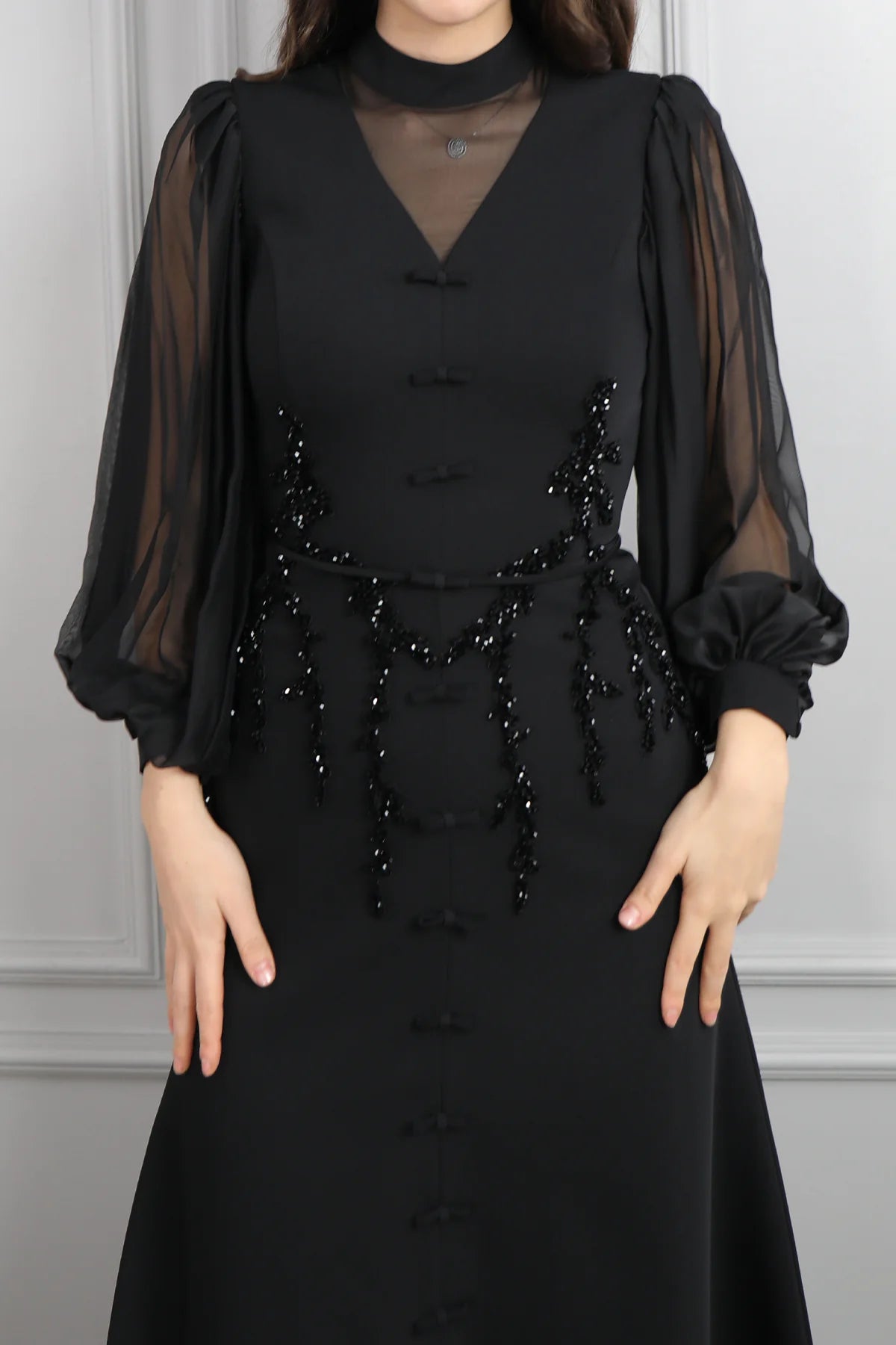 Lynn Mandarin Knot Beaded Mermaid Dress-Black