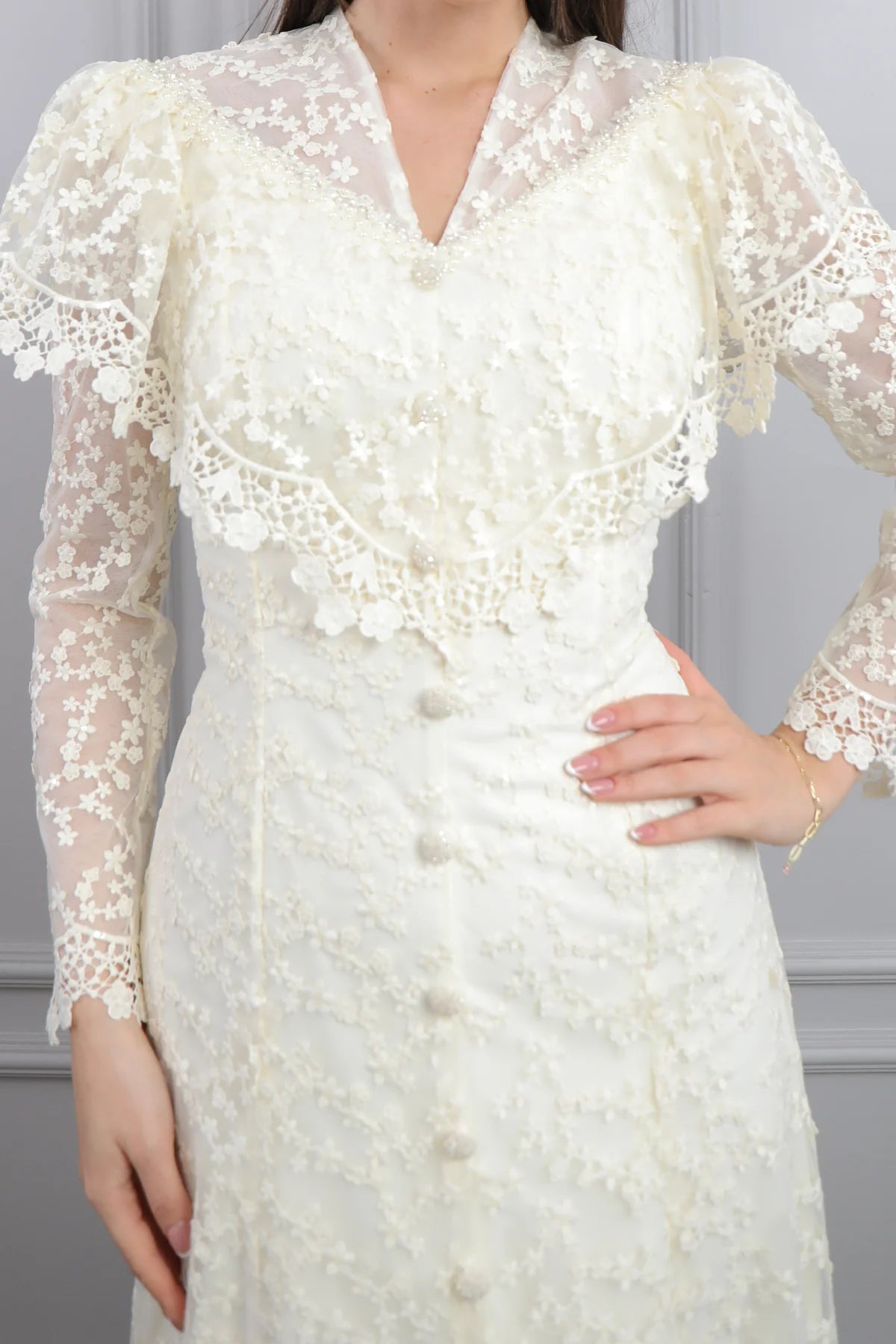 Mara Scallop Lace Puff Sleeve Maxi-White