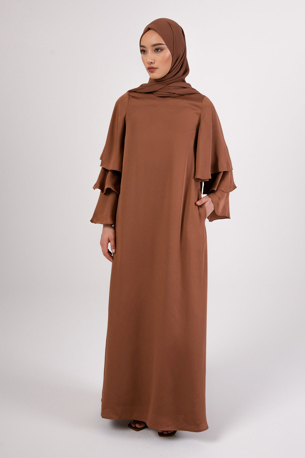 فستان سيليا ماكسي بأكمام مكشكشة - لون المشروم