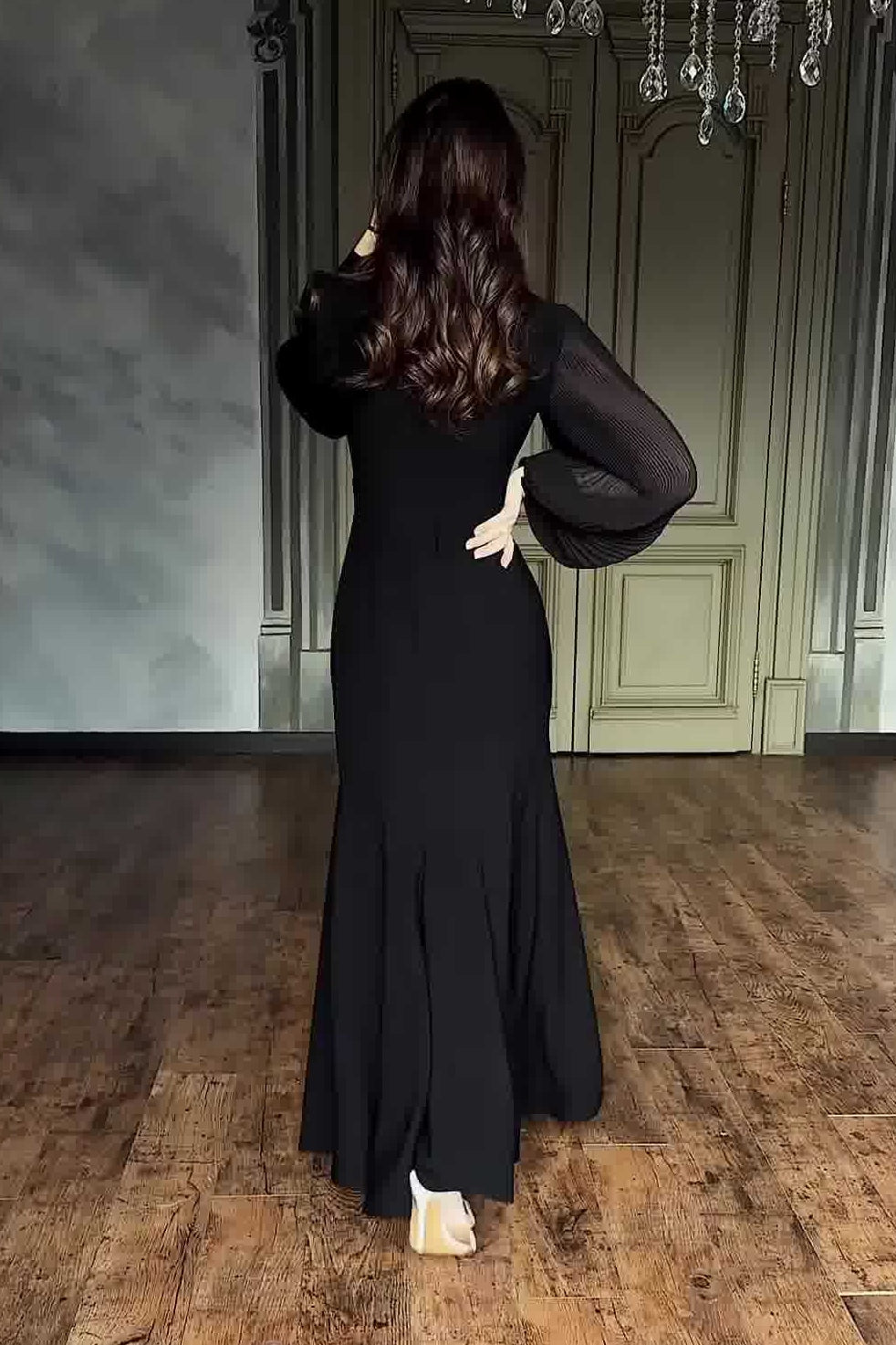 Elowen Pleated Balloon Sleeve Mermaid Maxi-Black