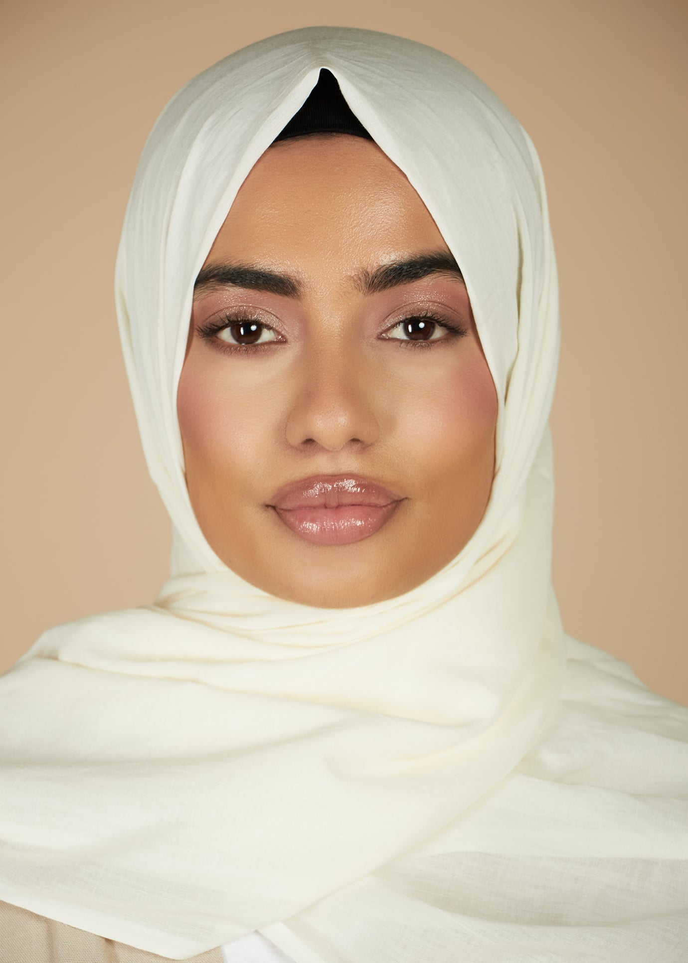 حجاب قطني عضوي أبيض كريمي