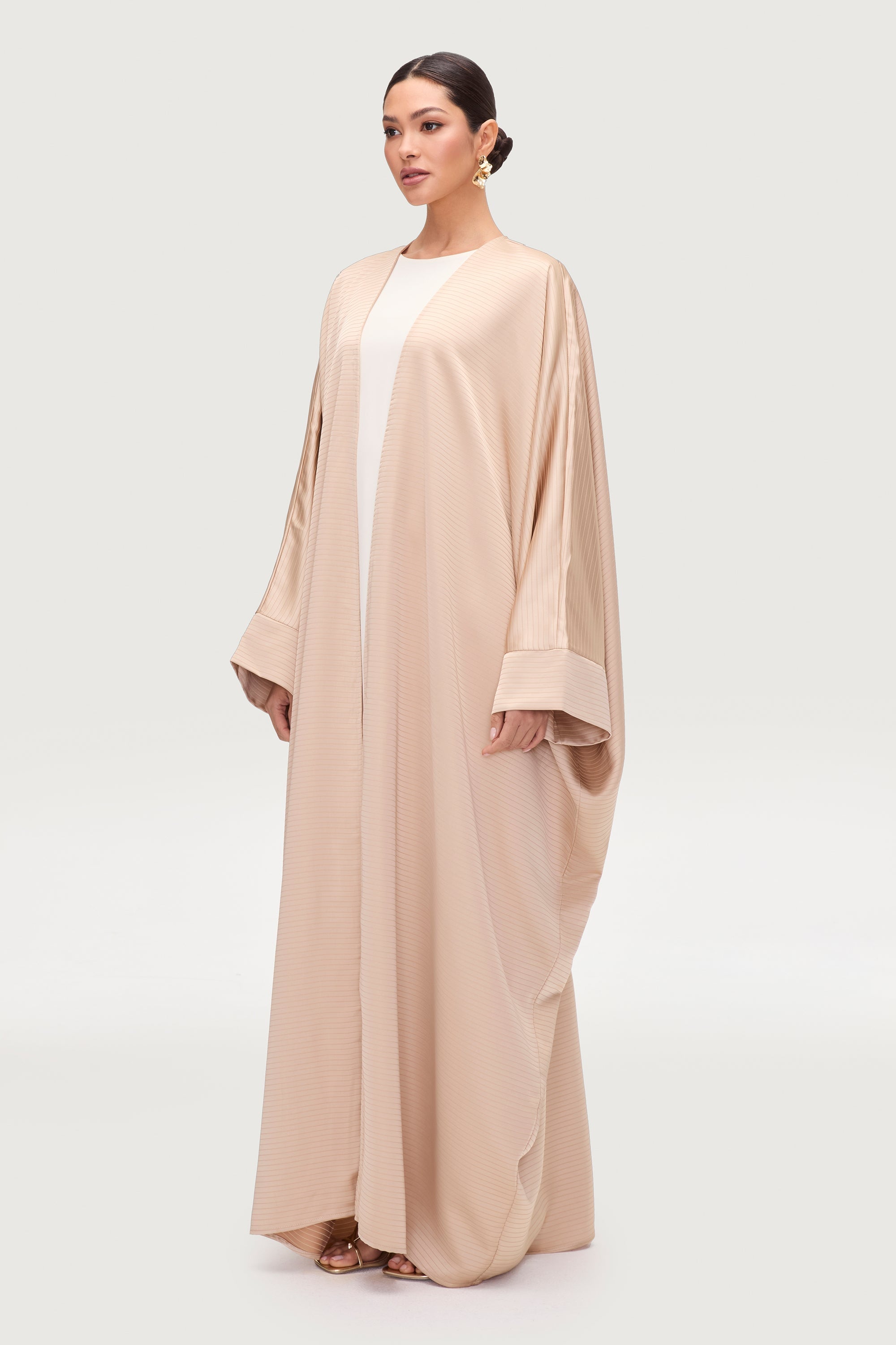 عباية سامان ساتان مفتوحة - شاي