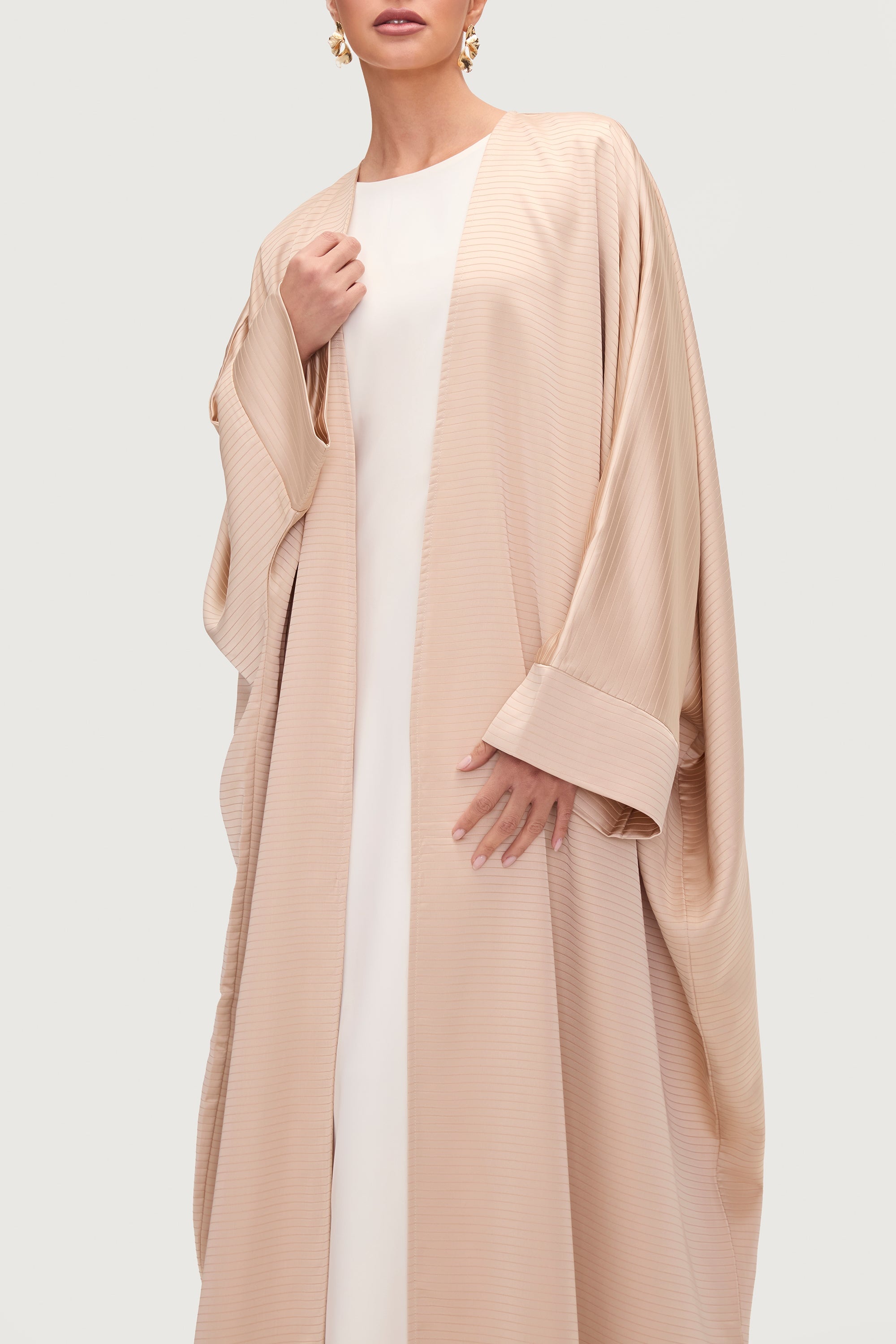عباية سامان ساتان مفتوحة - شاي